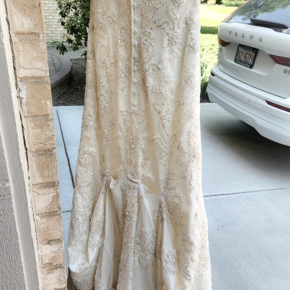 Wedding Dress - Picture 2 of 3